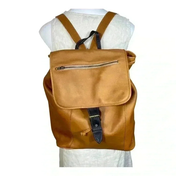 Leather backpack Cueropapel & tijera  designer leather goods by Sofia Prott - Picture 1 of 7